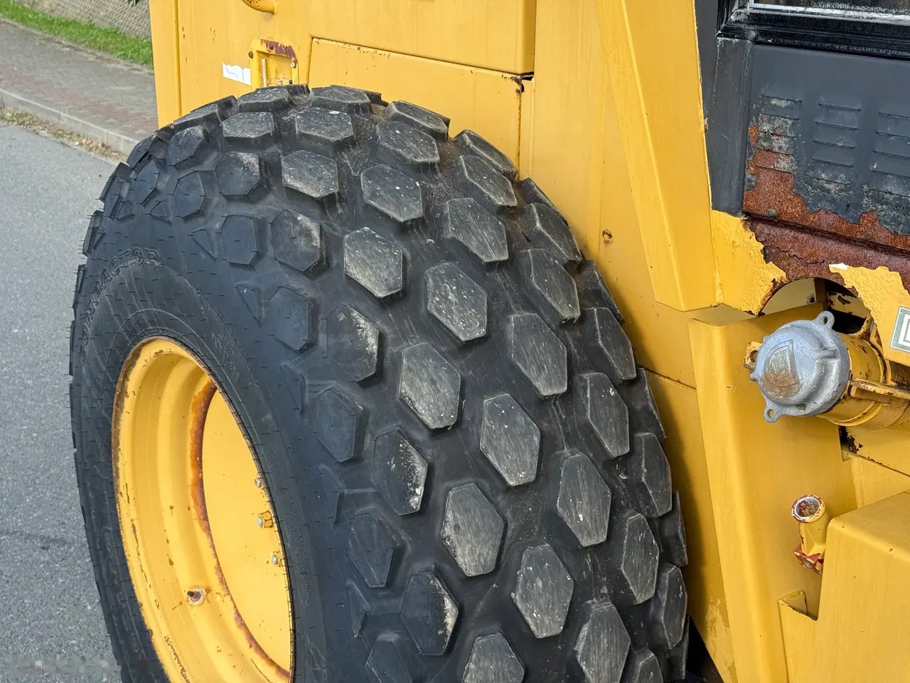 1998 Caterpillar, 2.600 mth, Import Auf Lager in der EU — Foto 8 z 15
