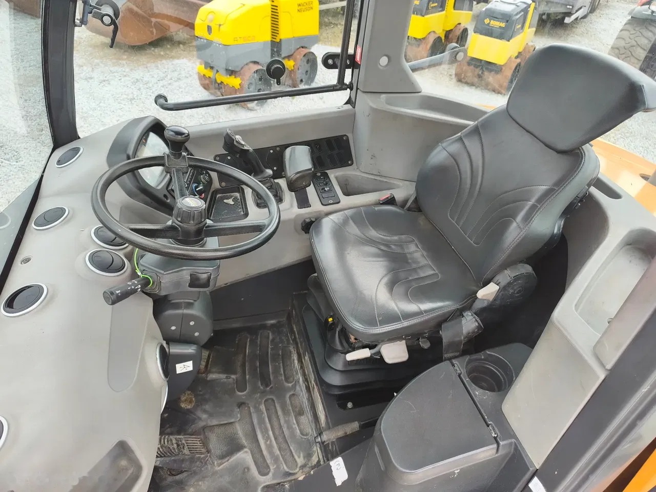 2019 Case 321F, 4.398 mth, Import Auf Lager in der EU — Foto 12 z 15
