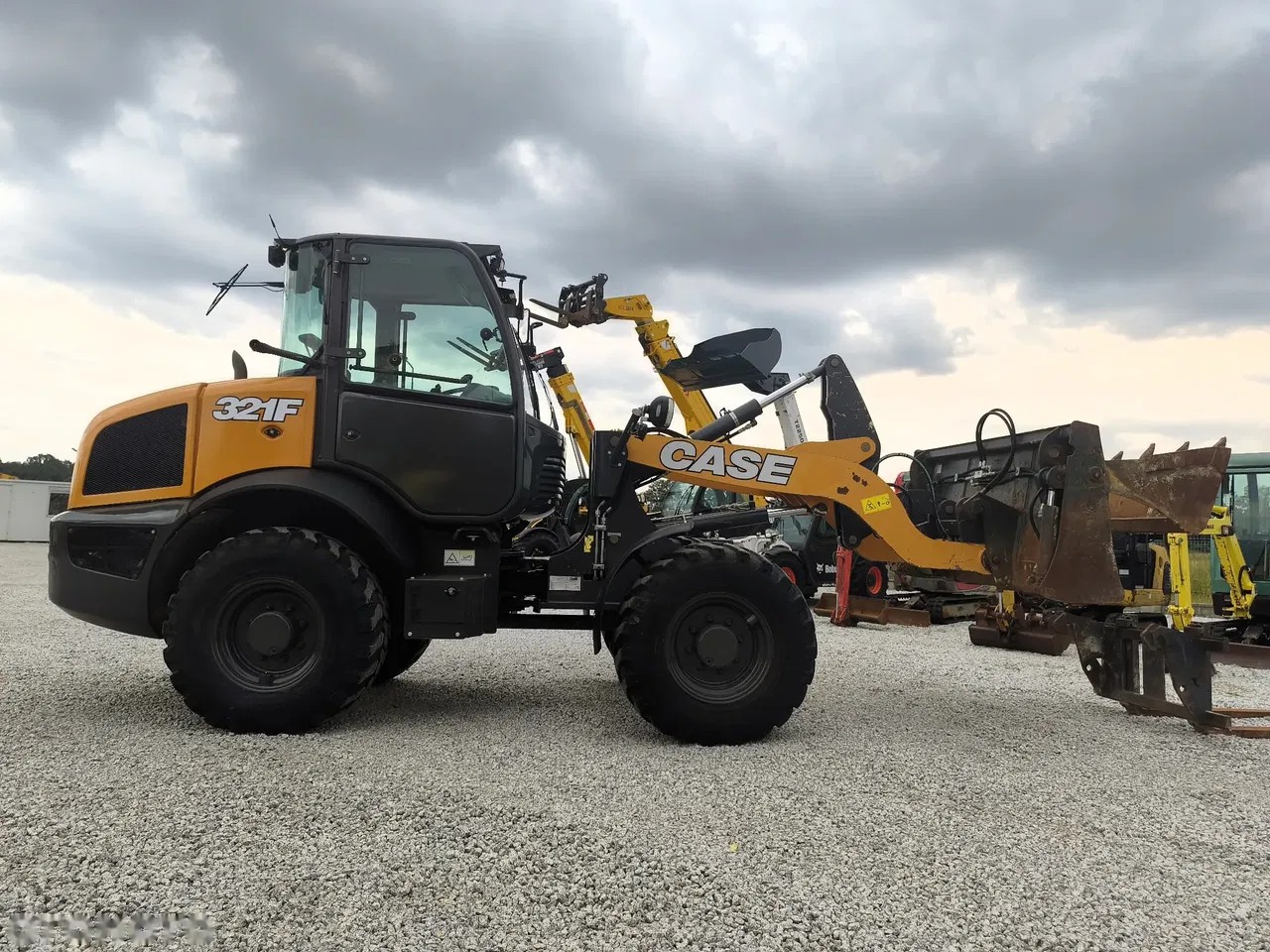 2019 Case 321F, 4.398 mth, Import Auf Lager in der EU — Foto 14 z 15