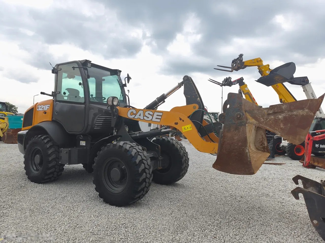 2019 Case 321F, 4.398 mth, Import Auf Lager in der EU — Foto 15 z 15