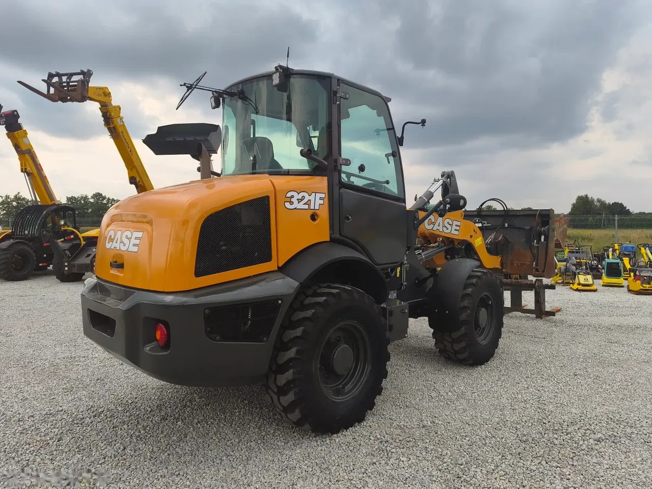 2019 Case 321F, 4.398 mth, Import Auf Lager in der EU — Foto 2 z 15