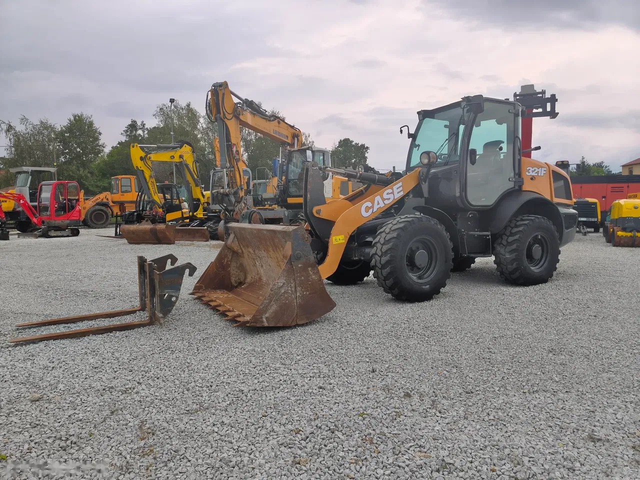2019 Case 321F, 4.398 mth, Import Auf Lager in der EU — Foto 3 z 15