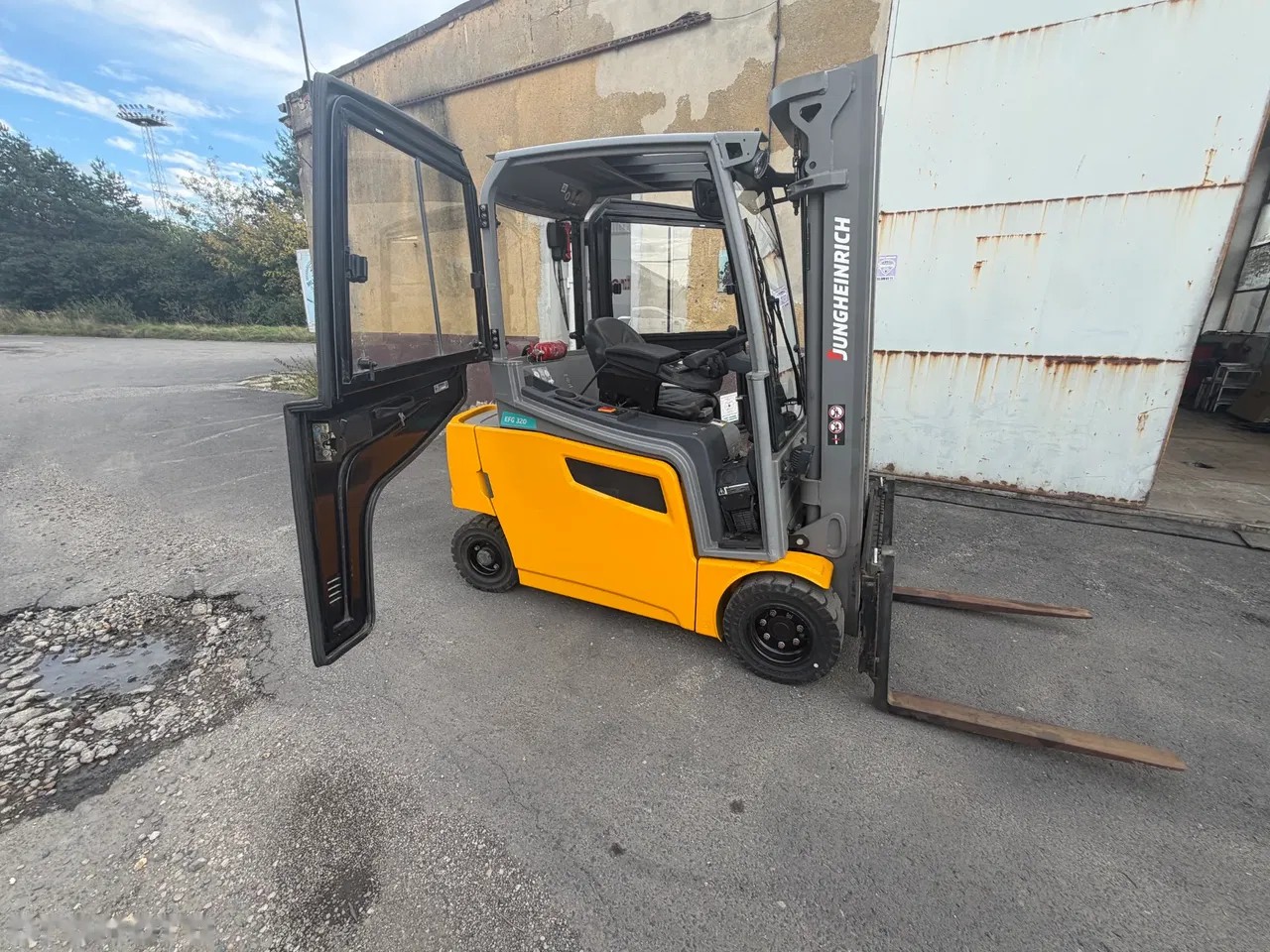 2017 Jungheinrich 320 EFG, 5.254 mth, Import Auf Lager in der EU — Foto 6 z 16