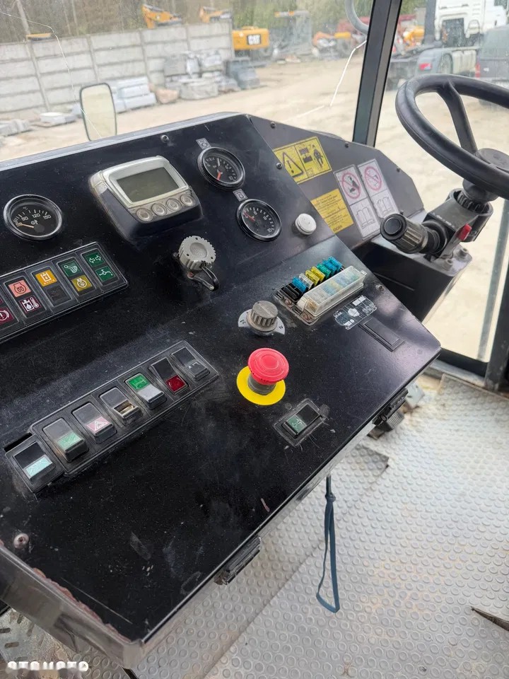 2010 Ammann AP 240, 9.000 mth, Import Auf Lager in der EU — Foto 7 z 8