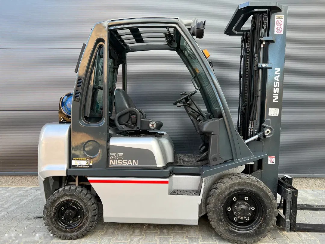 2011 Nissan U1D2A25LQ, 2.846 mth, Import Auf Lager in der EU — Foto 2 z 11