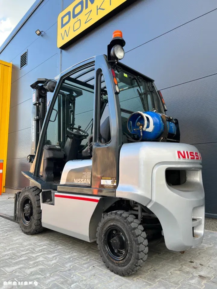 2011 Nissan U1D2A25LQ, 2.846 mth, Import Auf Lager in der EU — Foto 5 z 11