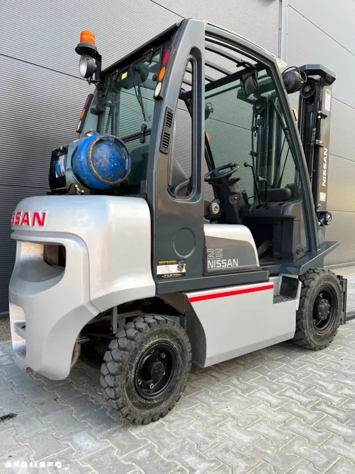 2011 Nissan U1D2A25LQ, 2.846 mth, Import Auf Lager in der EU — Foto 6 z 11