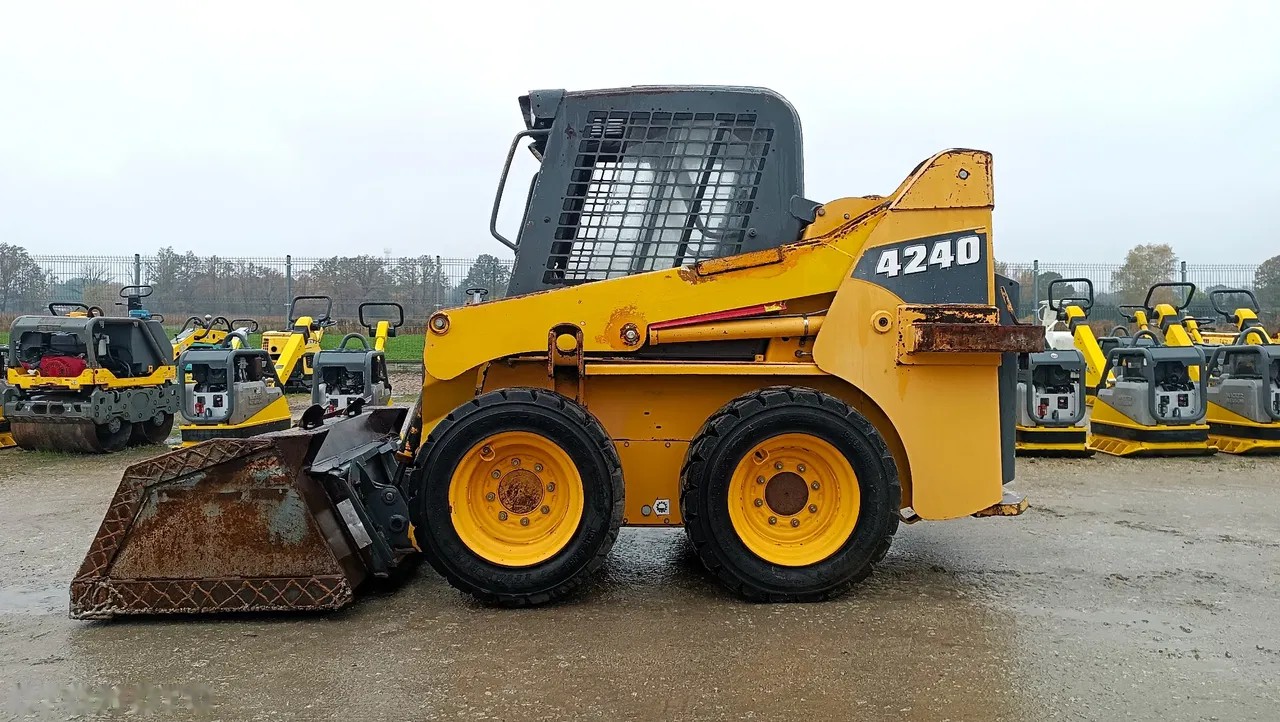 2010 Gehl 4240, Import Auf Lager in der EU — Foto 2 z 11