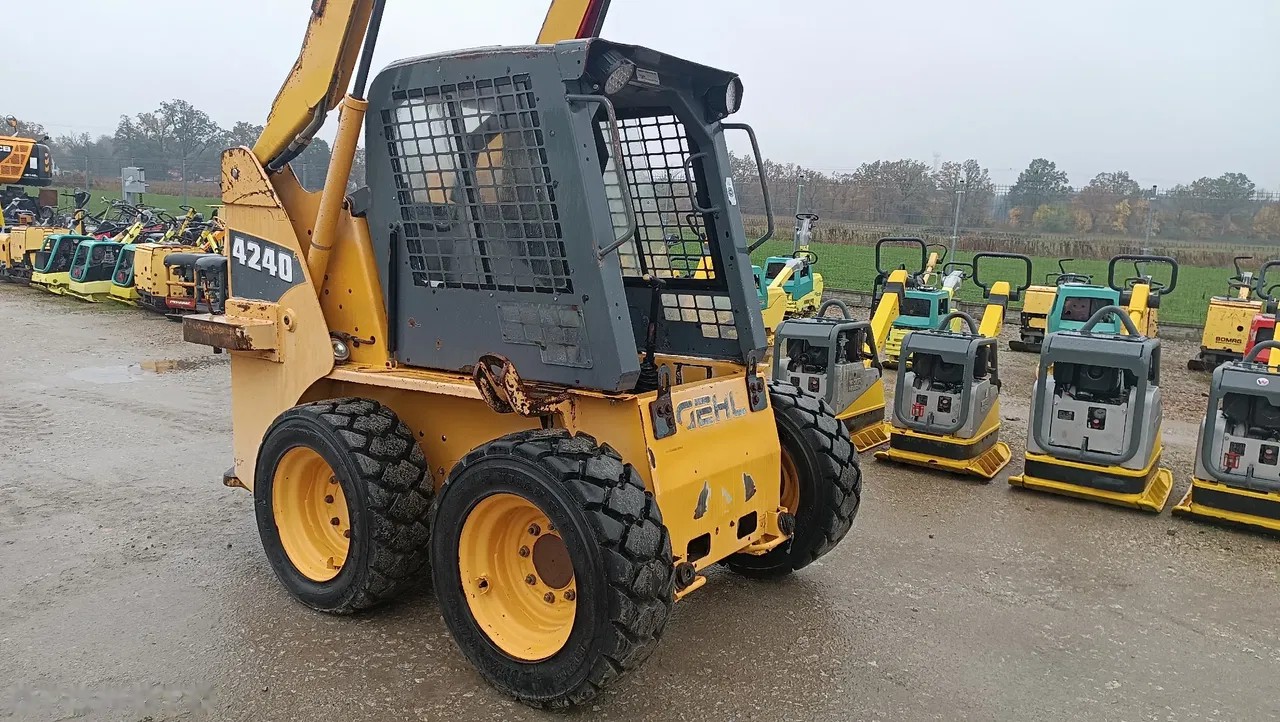 2010 Gehl 4240, Import Auf Lager in der EU — Foto 4 z 11