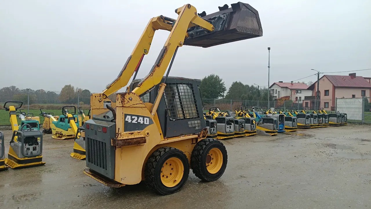 2010 Gehl 4240, Import Auf Lager in der EU — Foto 5 z 11