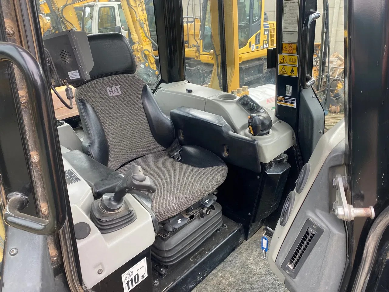 2017 Caterpillar D6N, 8.000 mth, Import Auf Lager in der EU — Foto 10 z 23