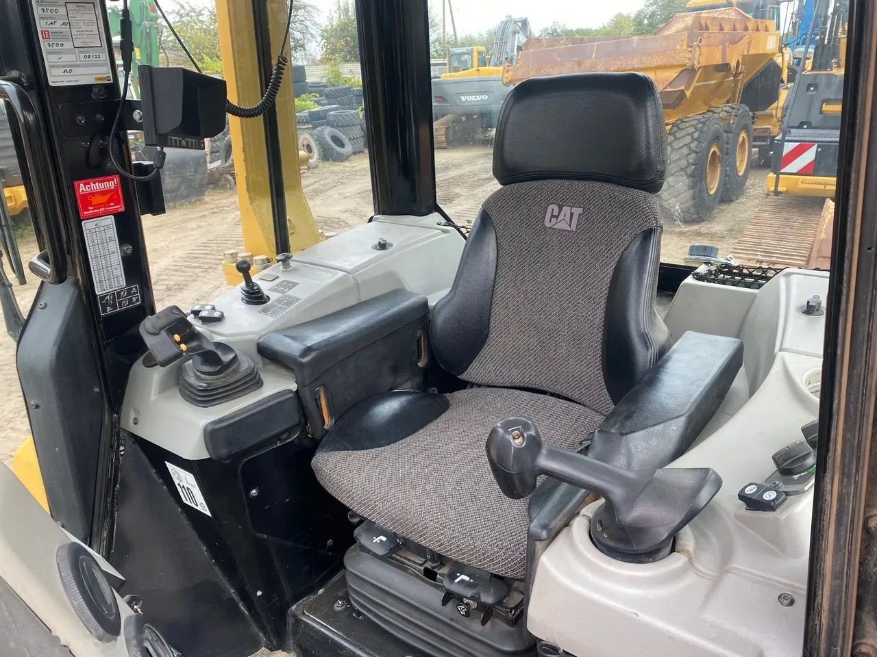2017 Caterpillar D6N, 8.000 mth, Import Auf Lager in der EU — Foto 9 z 23