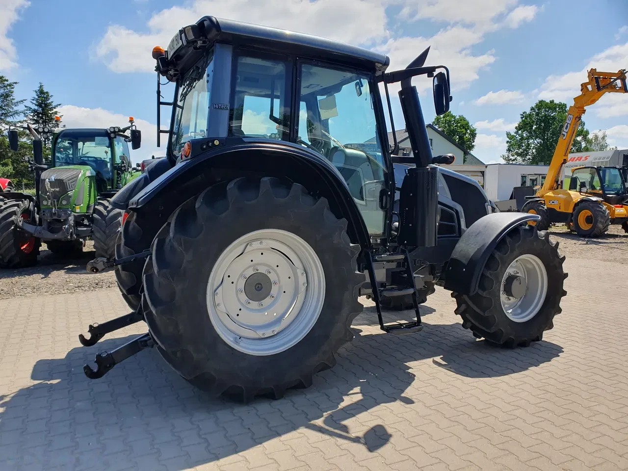 2016 Valtra N103.4 HiTech 5 N103, Import Auf Lager in der EU — Foto 3 z 14