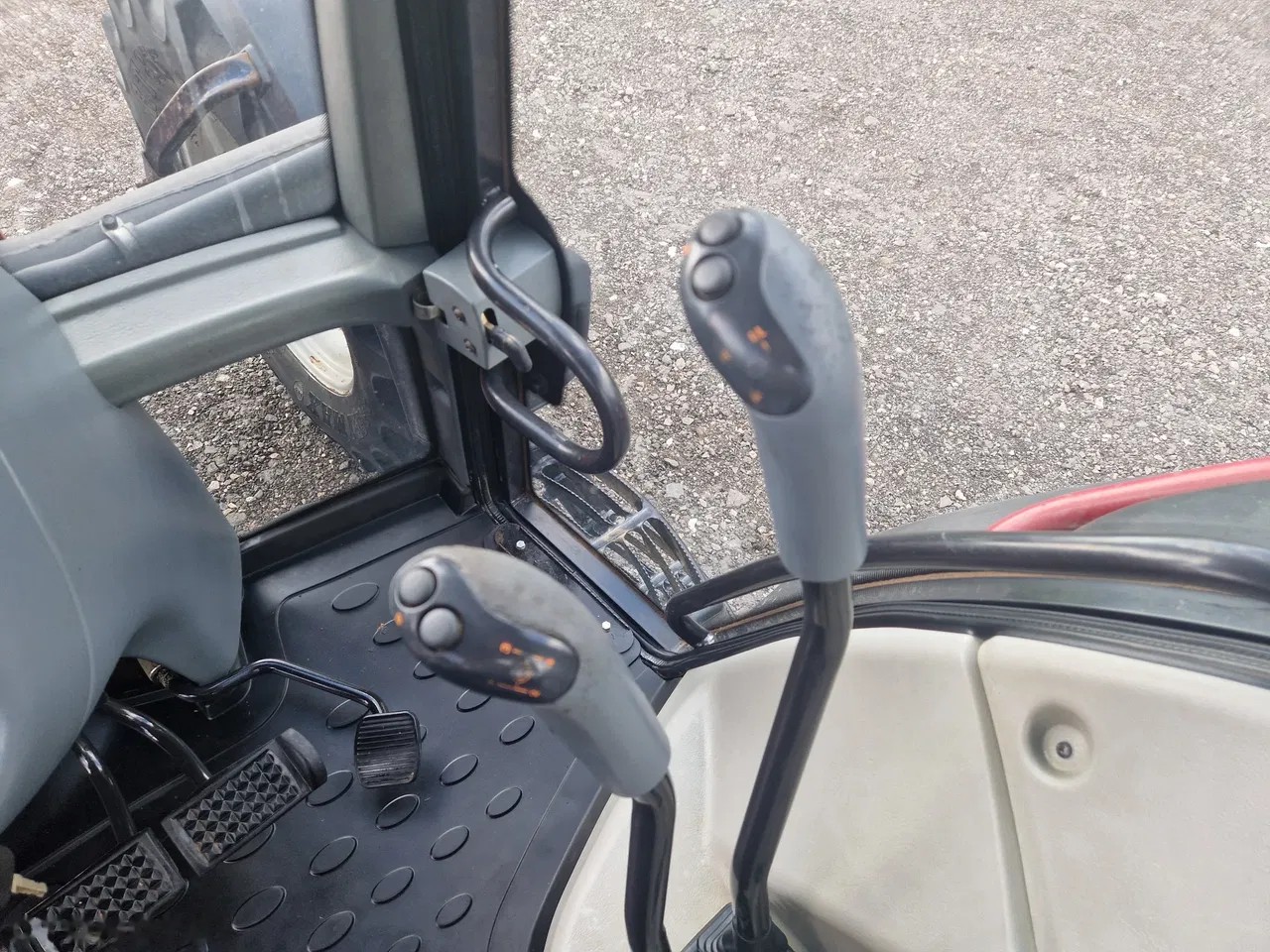 2008 Valtra N111 HiTech, 8.218 mth, Import Auf Lager in der EU — Foto 10 z 24
