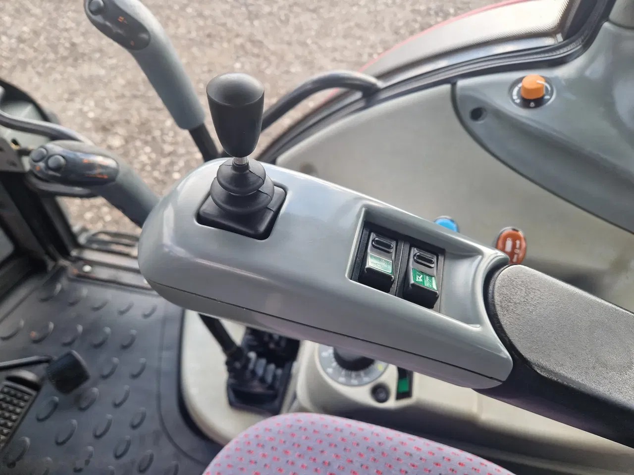 2008 Valtra N111 HiTech, 8.218 mth, Import Auf Lager in der EU — Foto 11 z 24