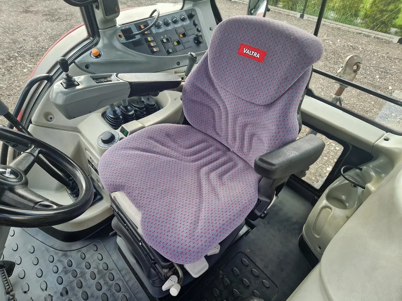 2008 Valtra N111 HiTech, 8.218 mth, Import Auf Lager in der EU — Foto 13 z 24