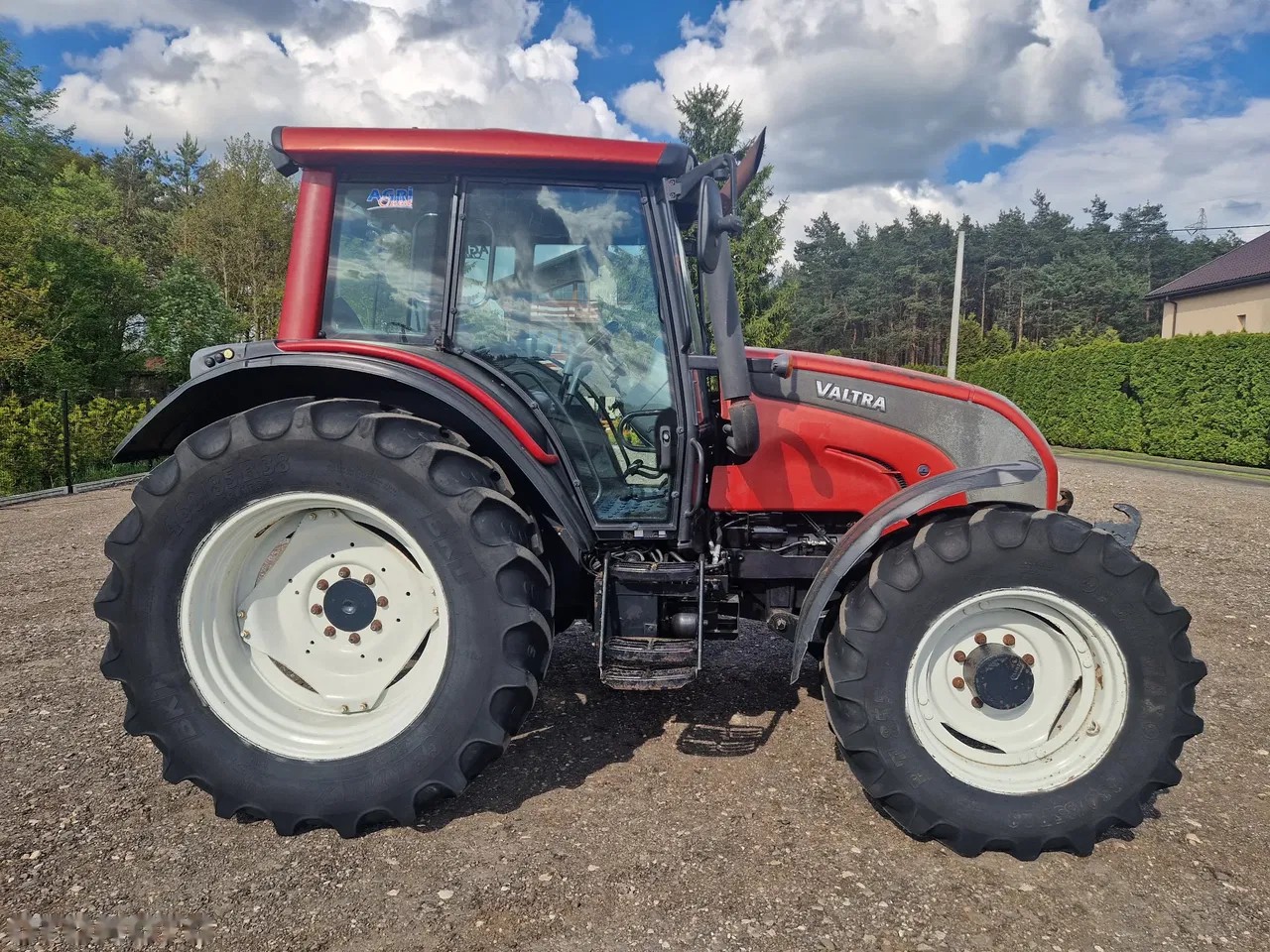 2008 Valtra N111 HiTech, 8.218 mth, Import Auf Lager in der EU — Foto 2 z 24