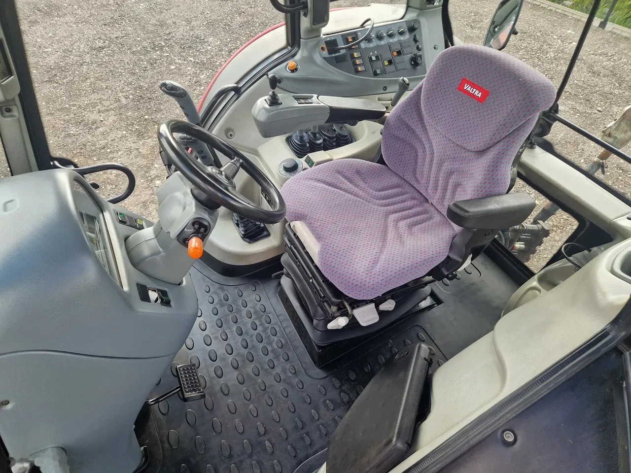 2008 Valtra N111 HiTech, 8.218 mth, Import Auf Lager in der EU — Foto 8 z 24