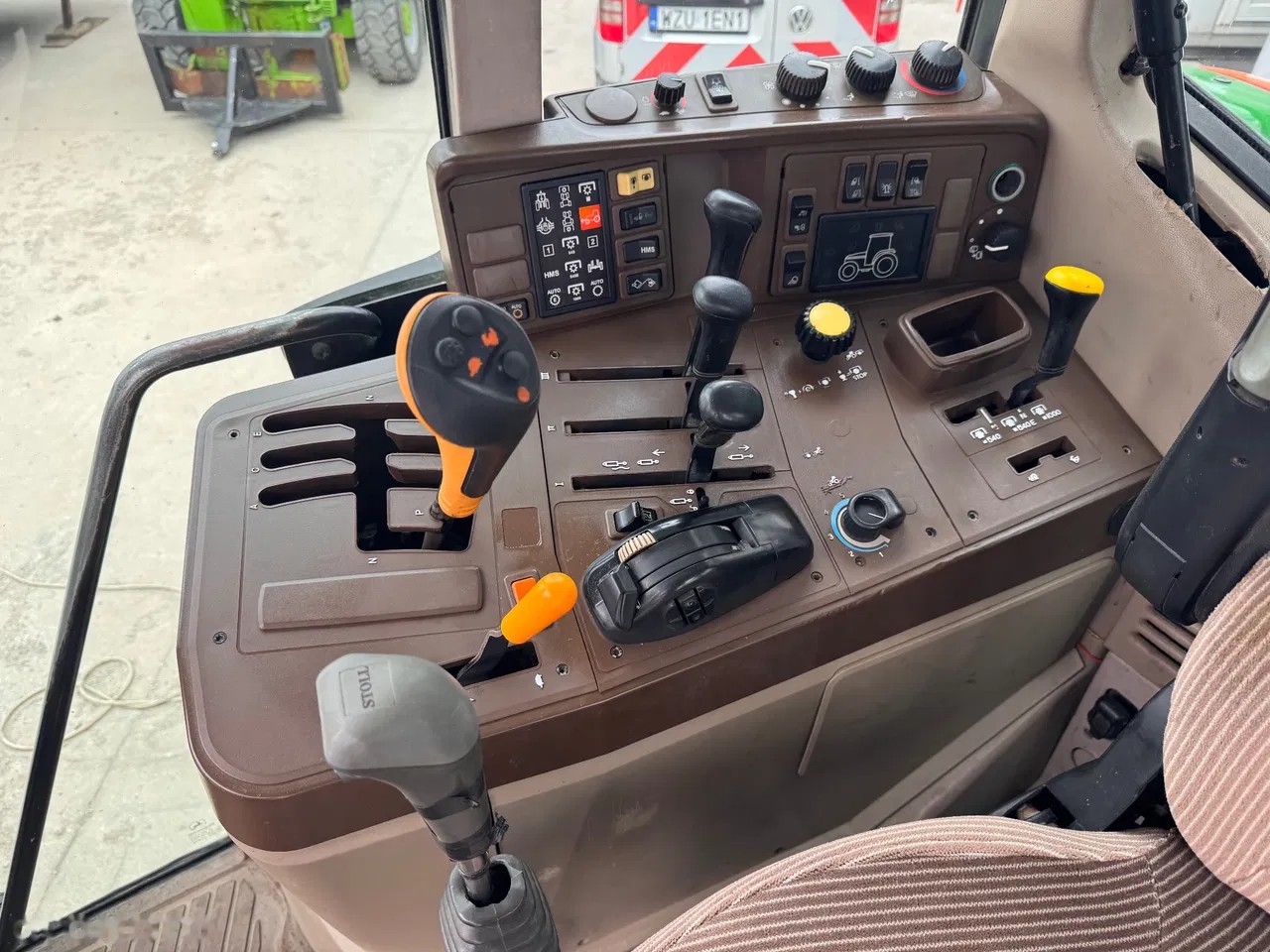 2003 John Deere 6420 Premium, 9.635 mth, Import Auf Lager in der EU — Foto 8 z 20