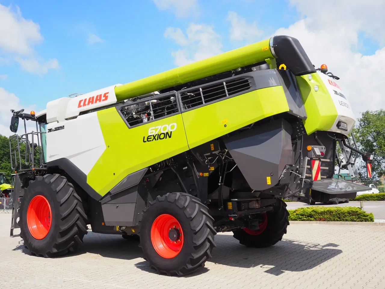 2020 Claas LEXION, 1.924 mth, Import Auf Lager in der EU — Foto 2 z 12