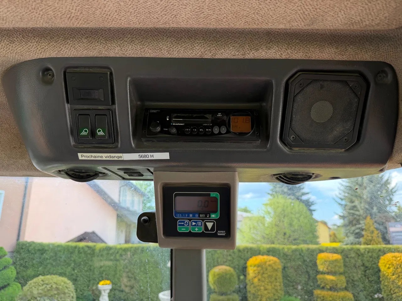 2000 Renault 825RZ, 5.500 mth, Import Auf Lager in der EU — Foto 13 z 16