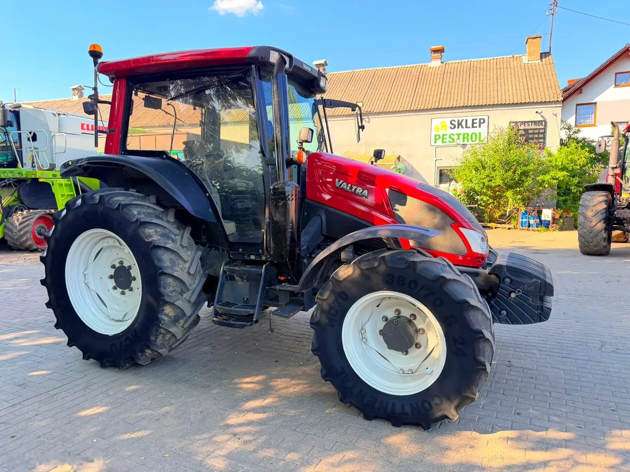 2014 Valtra N93 HiTech, 6.590 mth, Import Auf Lager in der EU — Foto 1