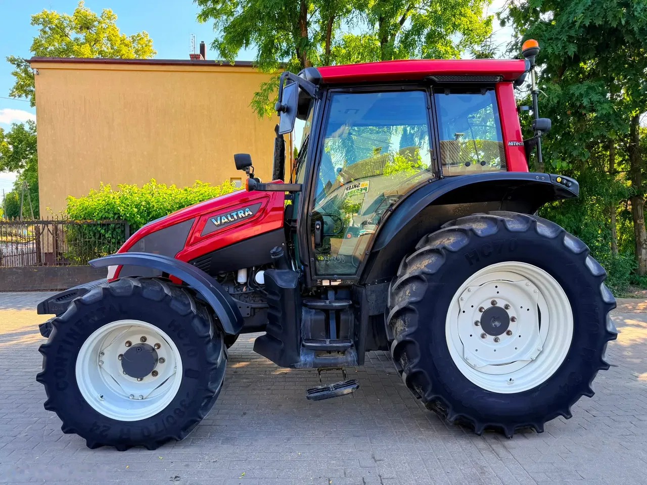 2014 Valtra N93 HiTech, 6.590 mth, Import Auf Lager in der EU — Foto 3 z 24