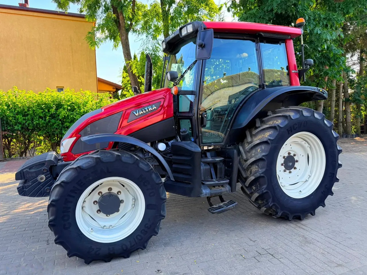 2014 Valtra N93 HiTech, 6.590 mth, Import Auf Lager in der EU — Foto 4 z 24