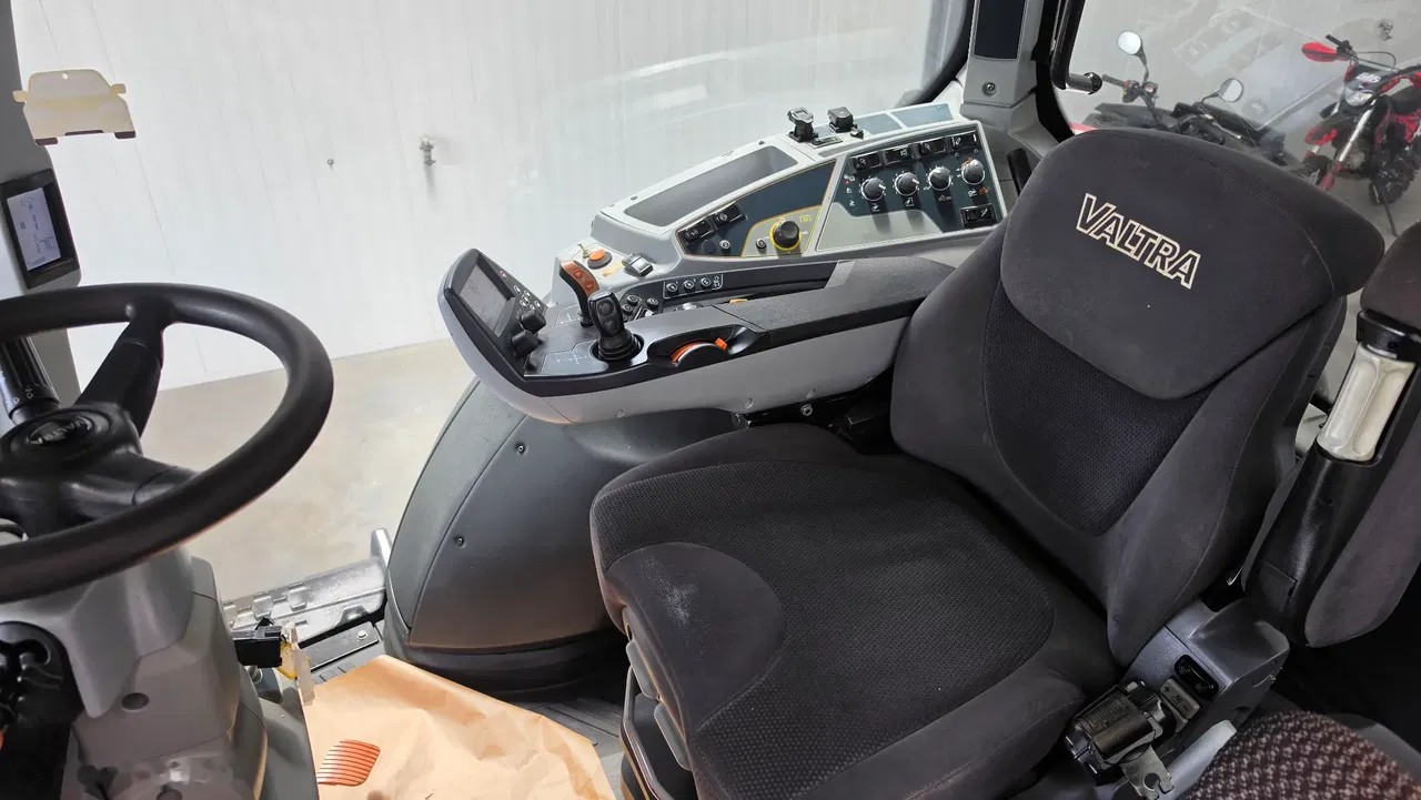 2015 Valtra, 4.200 mth, Import Auf Lager in der EU — Foto 10 z 24