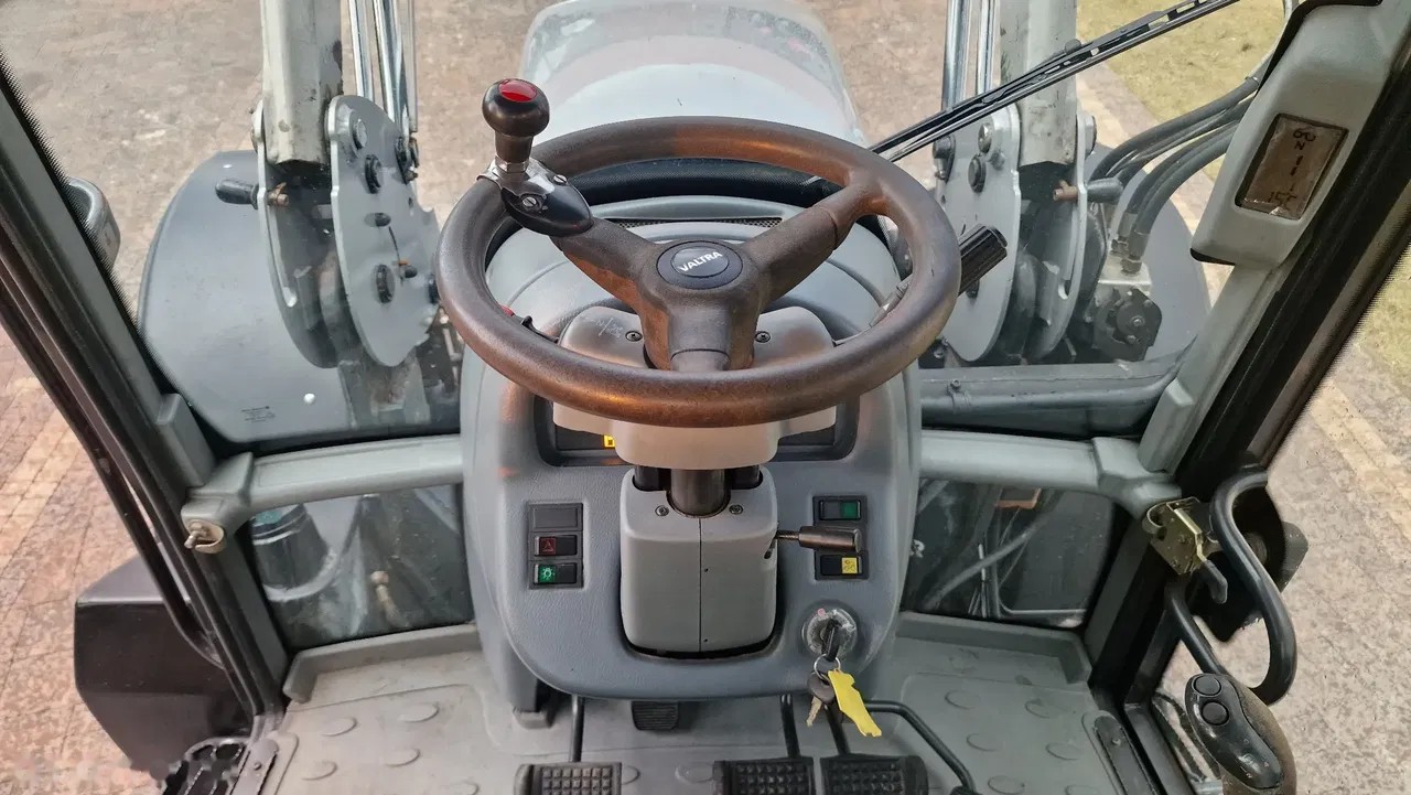 2007 Valtra N121, 12.300 mth, Import Auf Lager in der EU — Foto 11 z 24