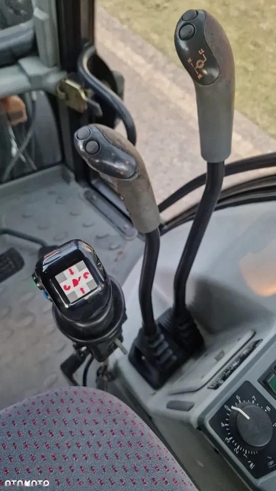 2007 Valtra N121, 12.300 mth, Import Auf Lager in der EU — Foto 13 z 24