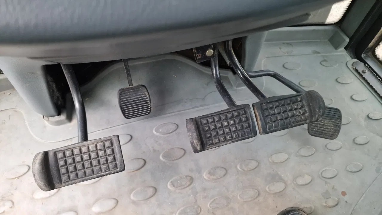 2007 Valtra N121, 12.300 mth, Import Auf Lager in der EU — Foto 14 z 24