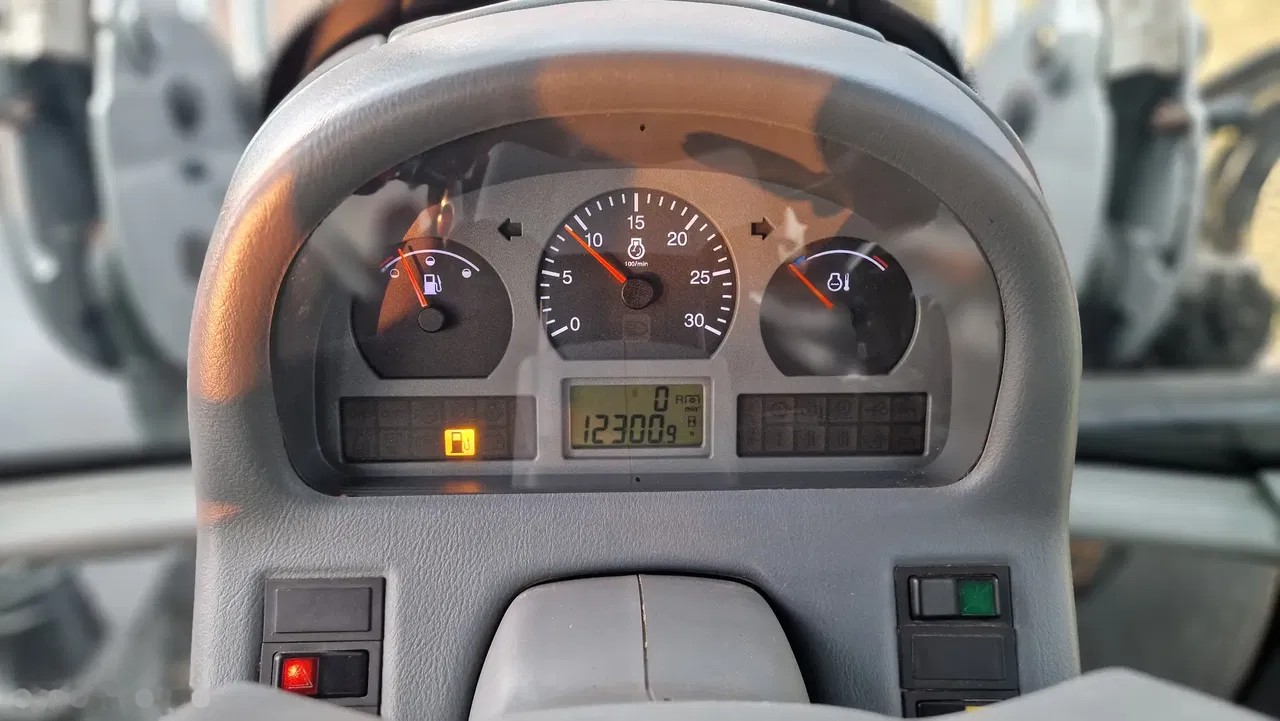 2007 Valtra N121, 12.300 mth, Import Auf Lager in der EU — Foto 6 z 24