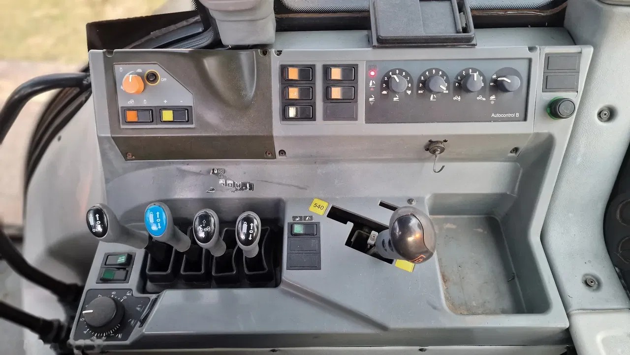 2007 Valtra N121, 12.300 mth, Import Auf Lager in der EU — Foto 7 z 24