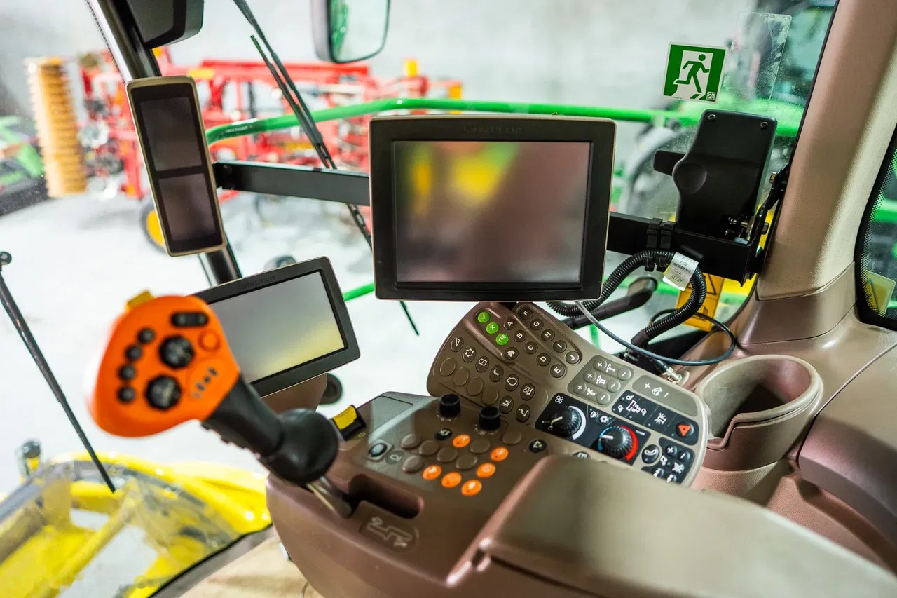 2022 John Deere 8300, 759 mth, Import Auf Lager in der EU — Foto 10 z 14