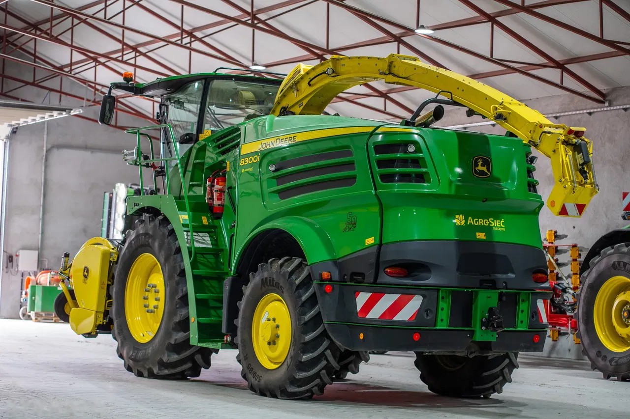 2022 John Deere 8300, 759 mth, Import Auf Lager in der EU — Foto 2 z 14