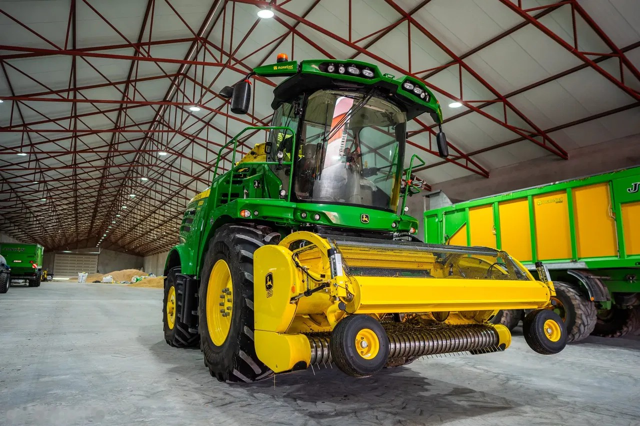 2022 John Deere 8300, 759 mth, Import Auf Lager in der EU — Foto 3 z 14