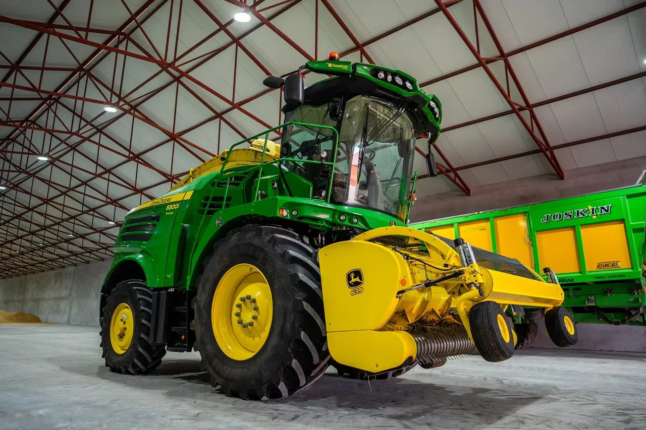 2022 John Deere 8300, 759 mth, Import Auf Lager in der EU — Foto 4 z 14