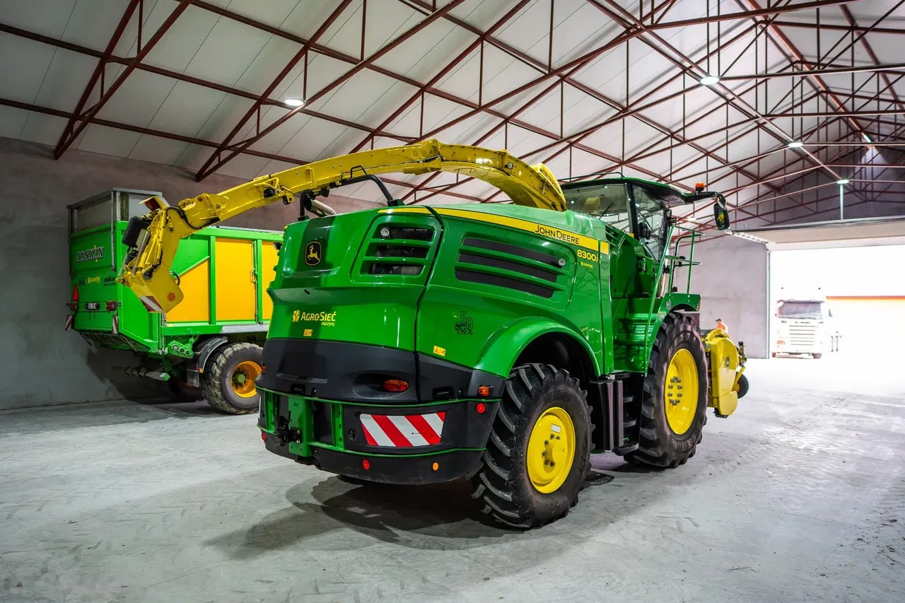 2022 John Deere 8300, 759 mth, Import Auf Lager in der EU — Foto 5 z 14