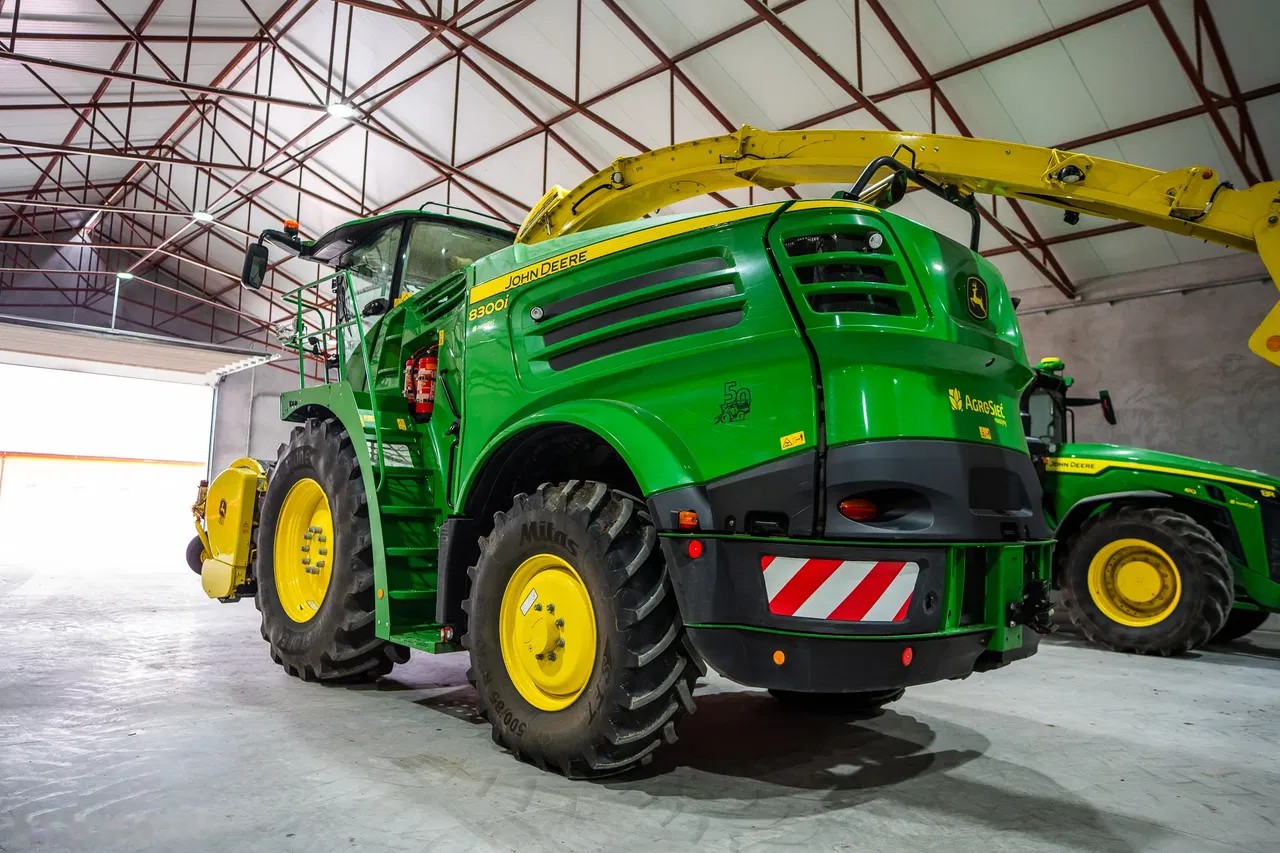 2022 John Deere 8300, 759 mth, Import Auf Lager in der EU — Foto 6 z 14