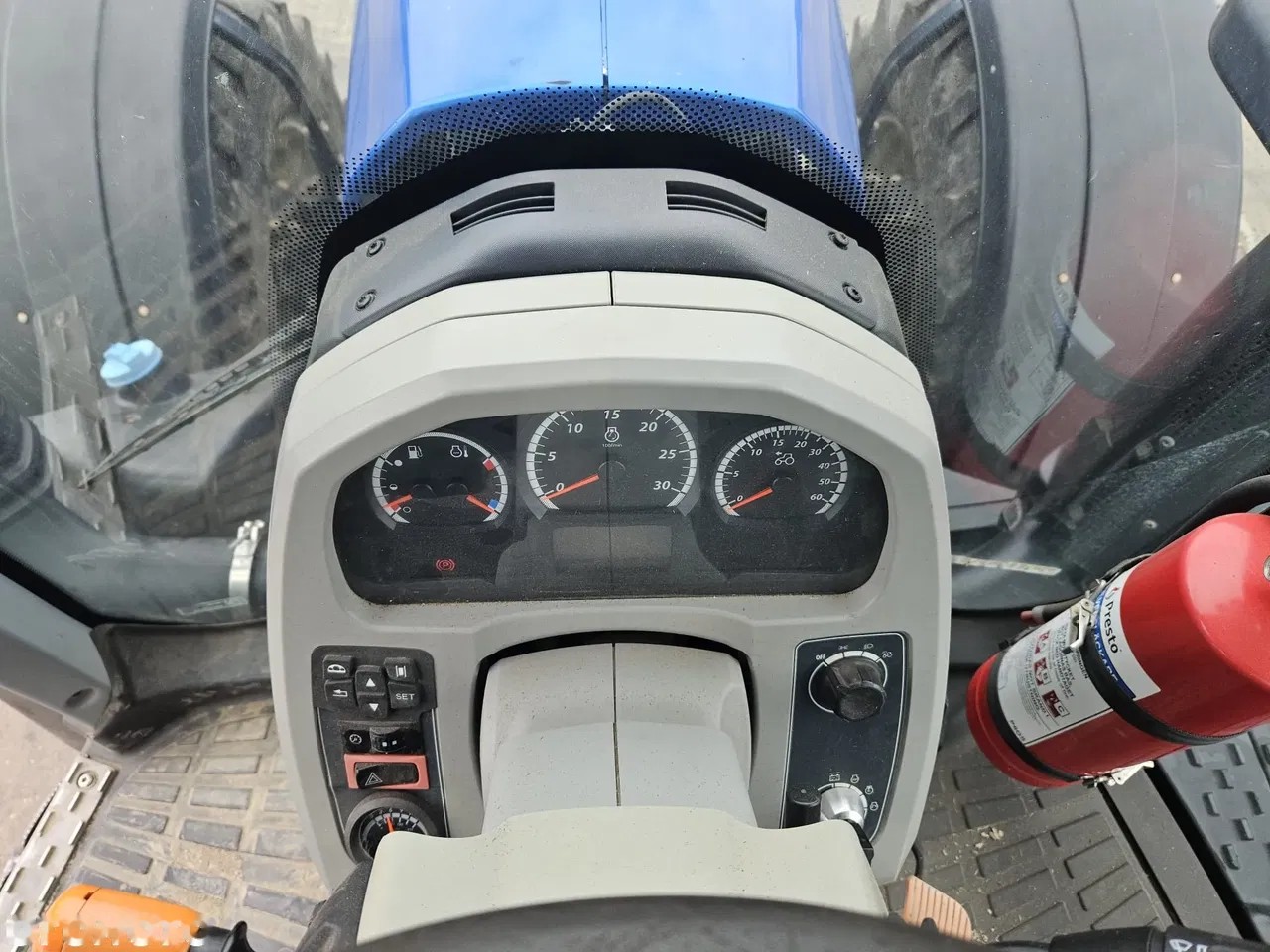 2016 Valtra T234, 7.500 mth, Import Auf Lager in der EU — Foto 12 z 19