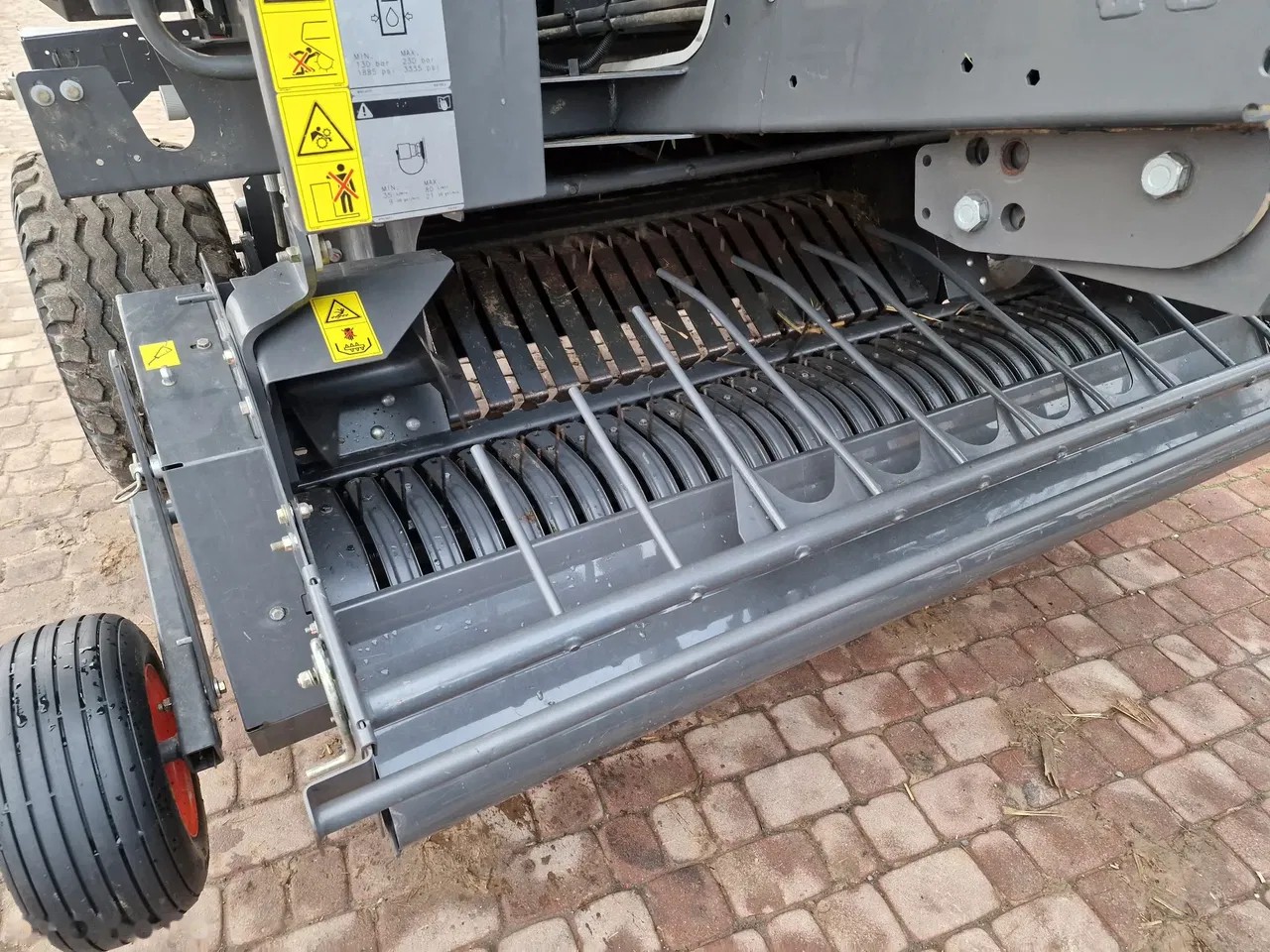 2018 Claas ROLLANT, Import Auf Lager in der EU — Foto 3 z 10