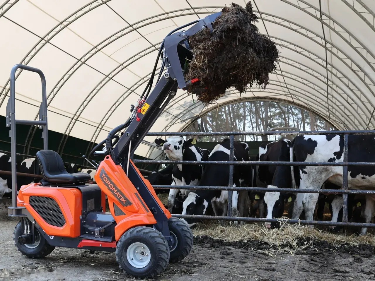 2026 JCB INNY, Import Auf Lager in der EU — Foto 1 | AMECAR 2026 JCB INNY, Import Auf Lager in der EU — Foto 1