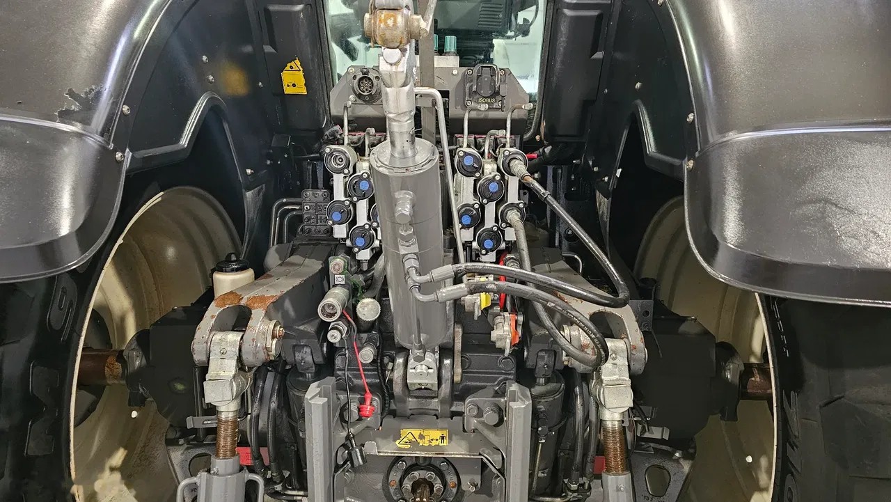 2015 Valtra, 5.500 mth, Import Auf Lager in der EU — Foto 10 z 13