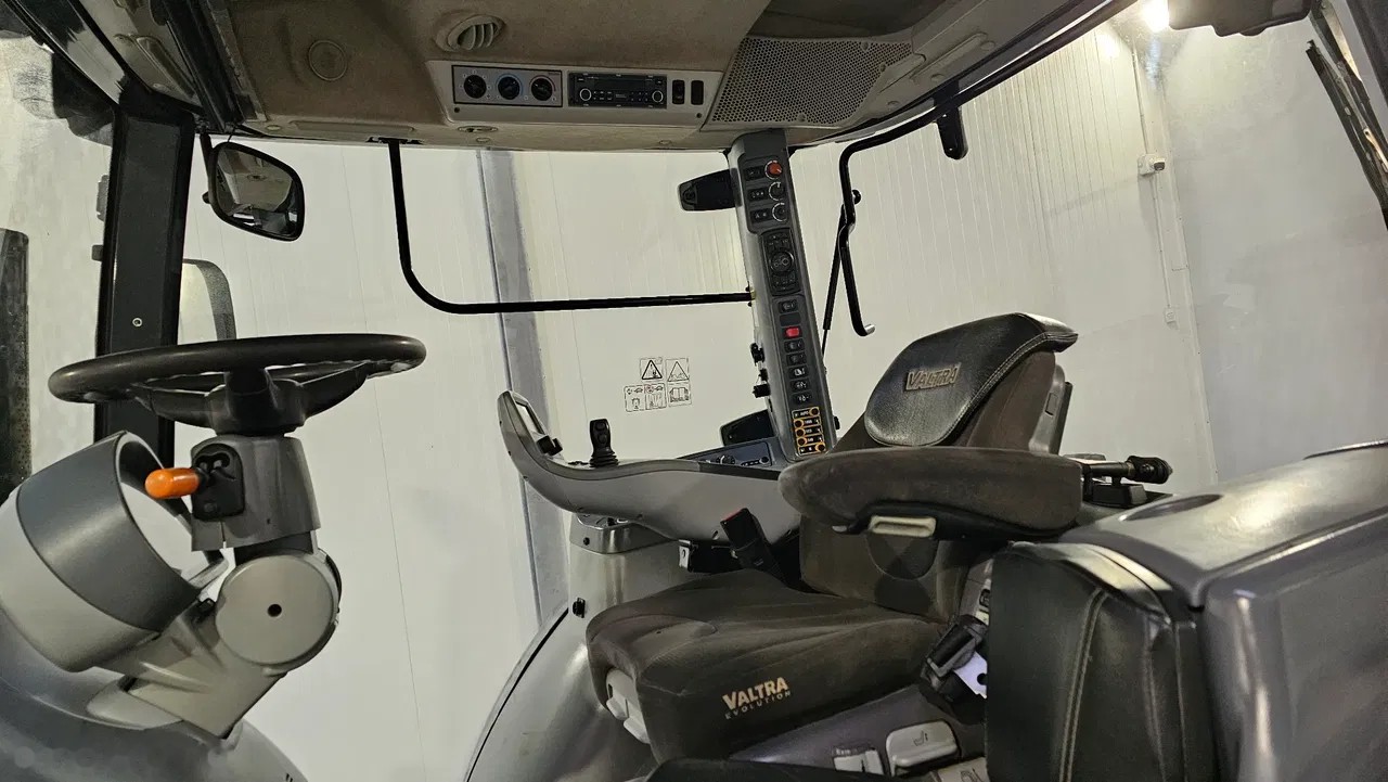 2015 Valtra, 5.500 mth, Import Auf Lager in der EU — Foto 4 z 13