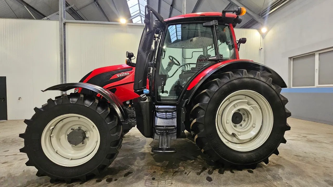 2017 Valtra, 5.500 mth, Import Auf Lager in der EU — Foto 13 z 15