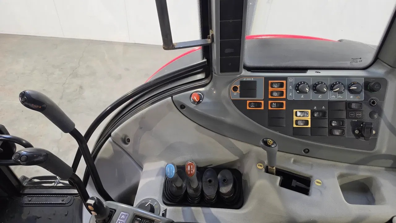 2013 Valtra, 7.500 mth, Import Auf Lager in der EU — Foto 10 z 14