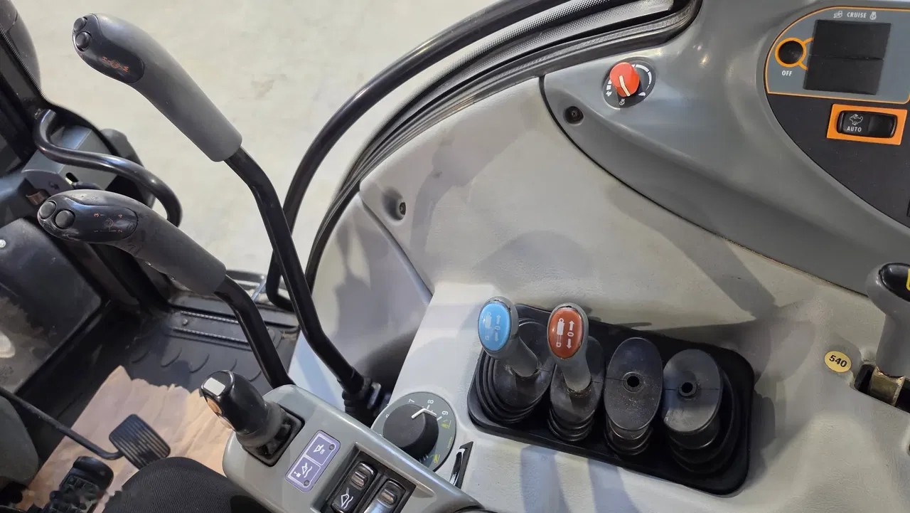 2013 Valtra, 7.500 mth, Import Auf Lager in der EU — Foto 13 z 14