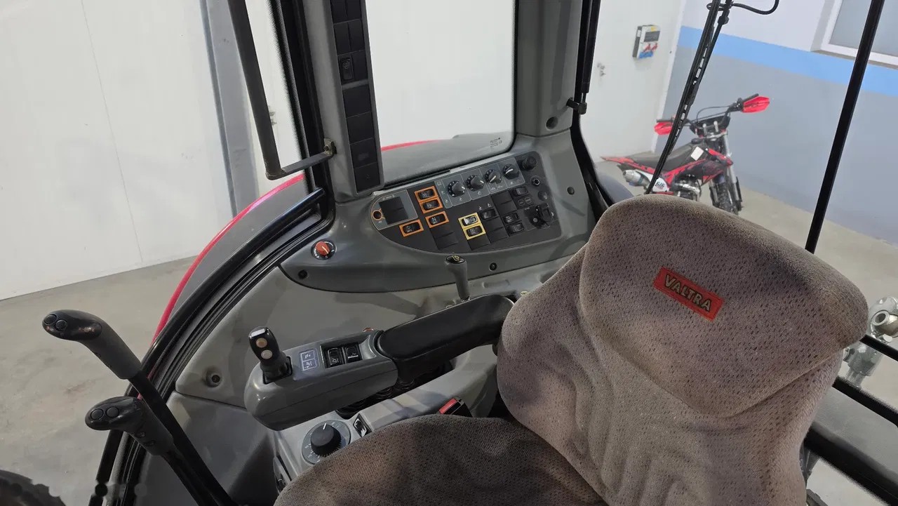 2013 Valtra, 7.500 mth, Import Auf Lager in der EU — Foto 4 z 14