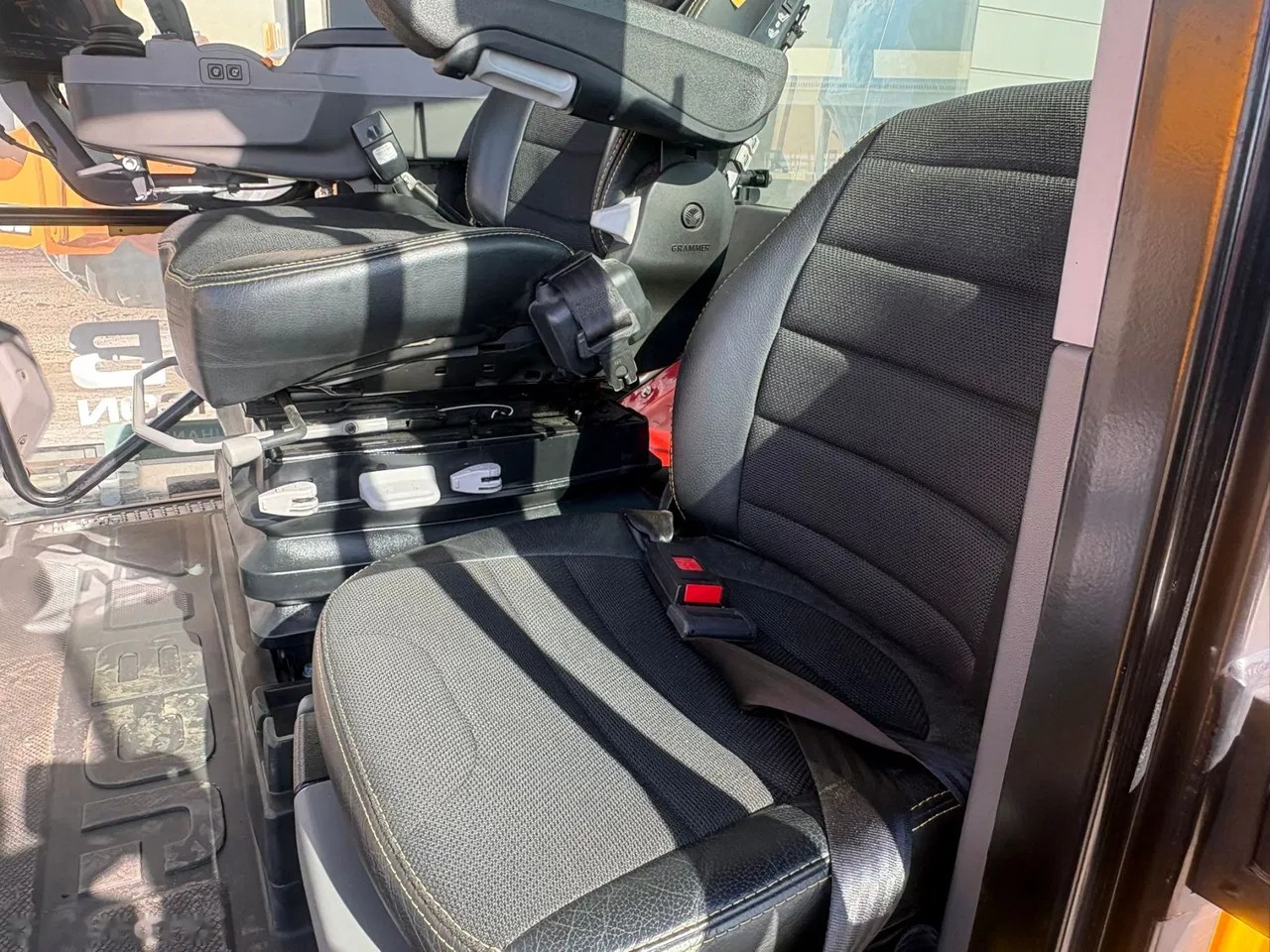 2022 JCB 8330 iCON, 1.042 mth, Import Auf Lager in der EU — Foto 9 z 10